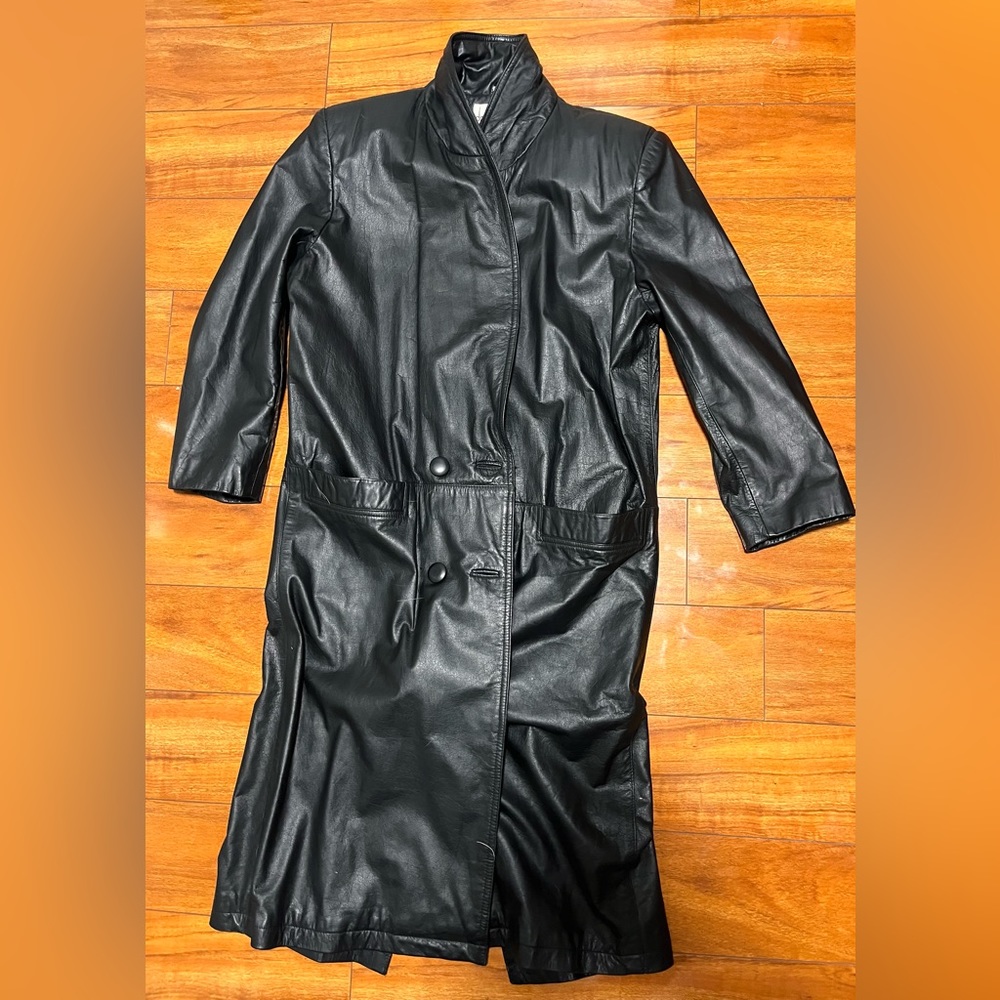 Donna Pelle genuine, leather coat with nylon shell, size medium.